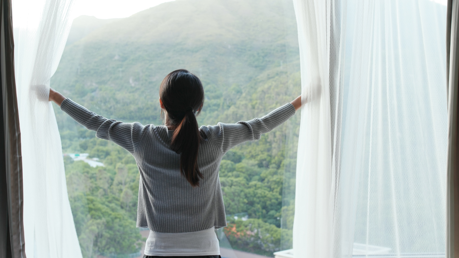 Tipos de cortinas ideales para ventanas grandes